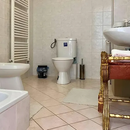 וילה 10-minute Walk To Balaton - Exclusive Castle בלטונאקאלי