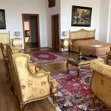 10-minute Walk To Balaton - Exclusive Castle וילה בלטונאקאלי